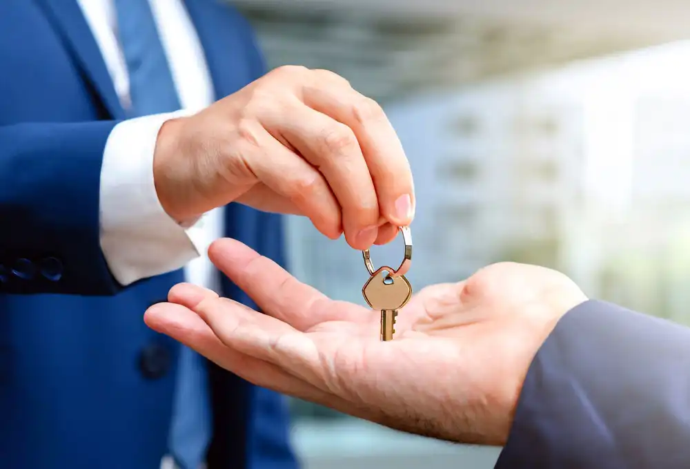 From Lease to Keys: A Step-by-Step Guide to Renting Your First Apartment!